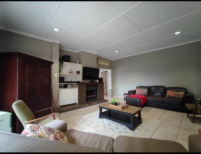 4 BEDROOM HOUSE FOR SALE IN CLARENDON